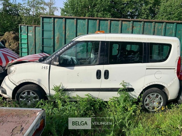 Lichte vrachtauto wrak enkel voor vergunninghouders en erkende centra voor verschrotting - afbeelding 12 van  20