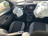 Lichte vrachtauto wrak - afbeelding 10 van  20