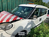 Lichte vrachtauto wrak - afbeelding 1 van  20