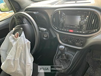 Lichte vrachtauto wrak - afbeelding 14 van  20