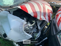 Lichte vrachtauto wrak - afbeelding 15 van  20