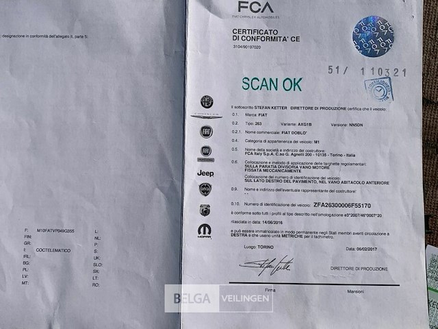 Lichte vrachtauto wrak - afbeelding 17 van  20