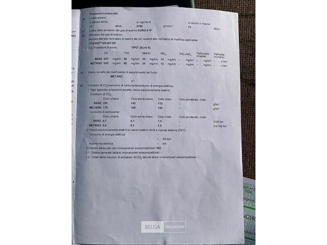 Lichte vrachtauto wrak - afbeelding 19 van  20