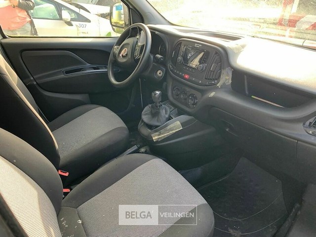 Lichte vrachtauto - afbeelding 16 van  20