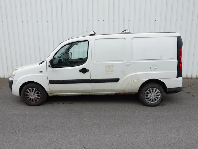 Lichte vrachtwagen fiat doblo cargo - maxi - afbeelding 1 van  12