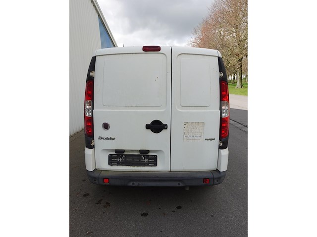 Lichte vrachtwagen fiat doblo cargo - maxi - afbeelding 8 van  12