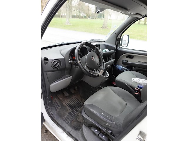 Lichte vrachtwagen fiat doblo cargo - maxi - afbeelding 11 van  12