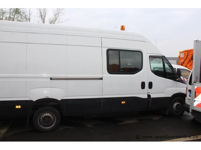 Lichte vrachtwagen iveco 35s14n, cng, datum 1ste inschrijving 7/12/2015, euro vi 7/12/2015,chassisnummer zcfc335ax05066347, km-stand laatste keuring 55.972, euro vi - afbeelding 8 van  15