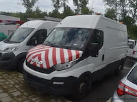 Lichte vrachtwagen iveco, 35s14n, zcfc335a105113491, 1e insch 21/10/2016, 2998cm³, 100kw, cng, euro 6, 91110km, inschrijvingsbewijs deel i en ii, keuringsbewijs (geldig tot 10/11/2026), gelijkvormigheidsattest, identificatieverslag