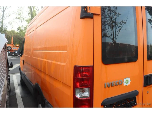 Lichte vrachtwagen iveco fd112c, datum 1ste inschrijving 10/7/2013, chassisnr zcfc35a7205957205, cng, km-stand laatste keuring 23,477, euro v, ttm 3500kg, schade rondom, mogelijks batterij plat - afbeelding 16 van  16