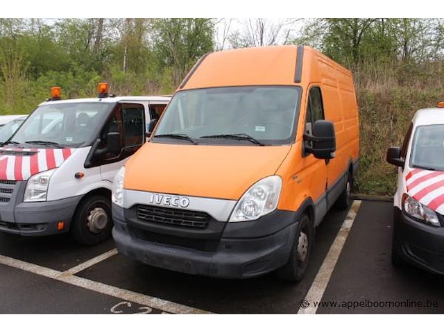 Lichte vrachtwagen iveco fd11c2c, cng, datum 1ste inschrijving 11/6/2013, chassisnummer zcfc35a7205957202, 67.228km, euro v - afbeelding 1 van  9