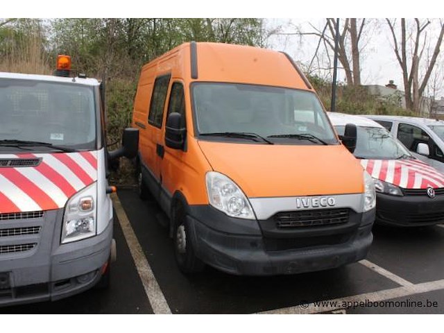 Lichte vrachtwagen iveco fd11c2c, cng, datum 1ste inschrijving 11/6/2013, chassisnummer zcfc35a7205957202, 67.228km, euro v - afbeelding 3 van  9