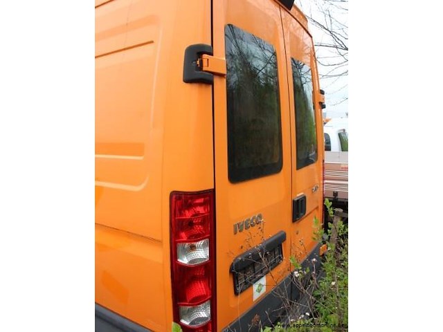 Lichte vrachtwagen iveco fd11c2c, cng, datum 1ste inschrijving 11/6/2013, chassisnummer zcfc35a7205957202, 67.228km, euro v - afbeelding 4 van  9