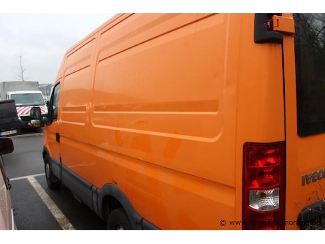 Lichte vrachtwagen iveco fd11c2c, cng, datum 1ste inschrijving 11/6/2013, chassisnummer zcfc35a7205957202, 67.228km, euro v - afbeelding 5 van  9