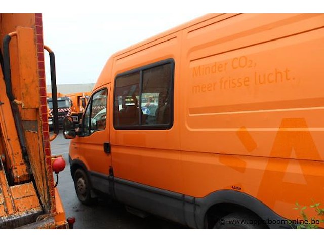 Lichte vrachtwagen iveco fd11c2c, cng, datum 1ste inschrijving 24/6/2013, chassisnummer zcfc35a7205957201, 36,736km, euro v - afbeelding 12 van  16
