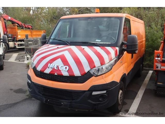 Lichte vrachtwagen iveco fd11c2c, datum 1ste inschr 22/7/2015, chassis nr zcfc335a905045635, km-stand 32,547, cng, ttm 3500, schade rondom - afbeelding 1 van  16