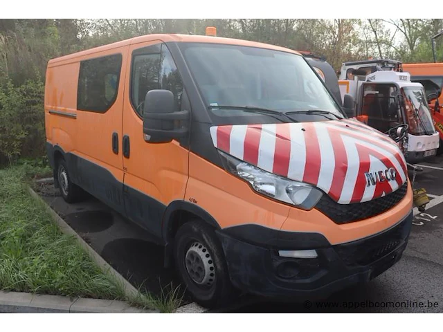 Lichte vrachtwagen iveco fd11c2c, datum 1ste inschr 22/7/2015, chassis nr zcfc335a905045635, km-stand 32,547, cng, ttm 3500, schade rondom - afbeelding 9 van  16