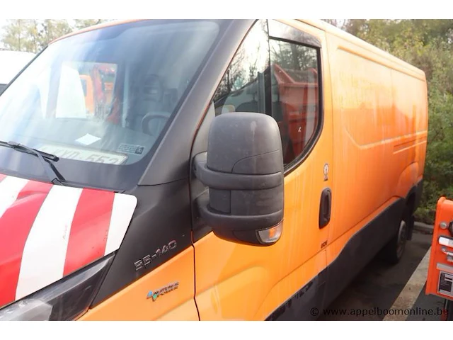 Lichte vrachtwagen iveco fd11c2c, datum 1ste inschr 22/7/2015, chassis nr zcfc335a905045635, km-stand 32,547, cng, ttm 3500, schade rondom - afbeelding 10 van  16