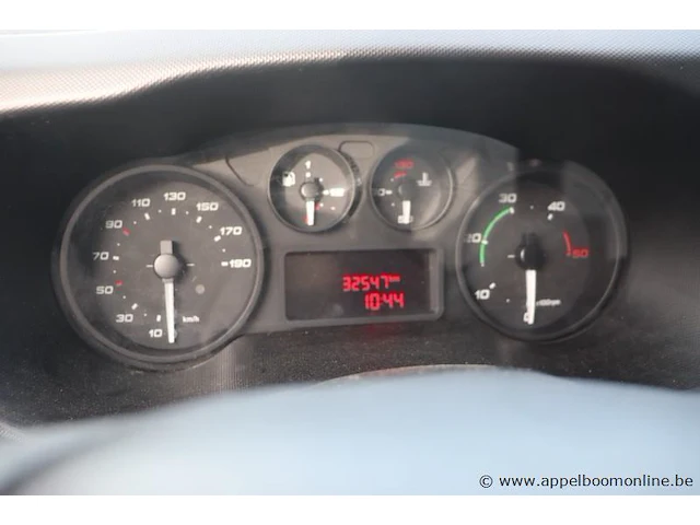 Lichte vrachtwagen iveco fd11c2c, datum 1ste inschr 22/7/2015, chassis nr zcfc335a905045635, km-stand 32,547, cng, ttm 3500, schade rondom - afbeelding 12 van  16