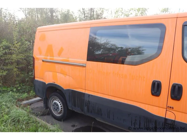 Lichte vrachtwagen iveco fd11c2c, datum 1ste inschr 22/7/2015, chassis nr zcfc335a905045635, km-stand 32,547, cng, ttm 3500, schade rondom - afbeelding 13 van  16