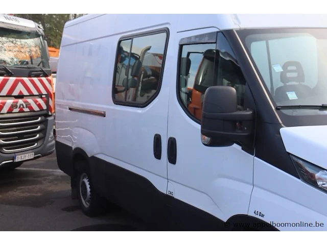 Lichte vrachtwagen iveco fd11c2c, datum 1ste inschr 7/12/2015, chassis nr zcfc335a505065770, km-stand 51925, cng, ttm 3500, schade rondom - afbeelding 6 van  13