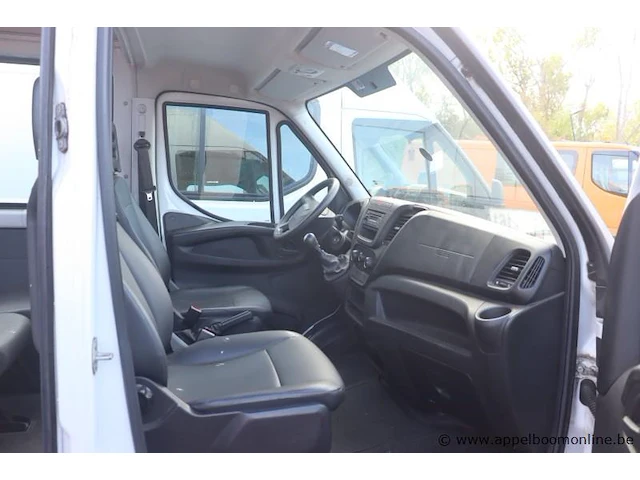 Lichte vrachtwagen iveco fd11c2c, datum 1ste inschr 7/12/2015, chassis nr zcfc335a505065770, km-stand 51925, cng, ttm 3500, schade rondom - afbeelding 7 van  13