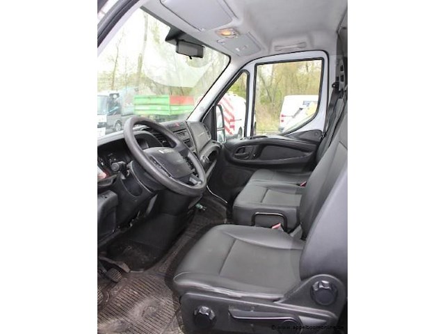 Lichte vrachtwagen ivecofd11c2c, cng, datum 1ste inschrijving 9/12/2015, chassisnummer zcfc335a805066346, km - afbeelding 12 van  12