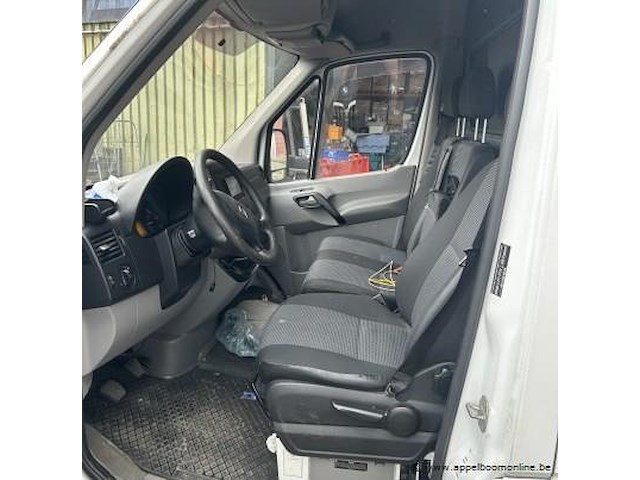 Lichte vrachtwagen mercedes-benz, sprinter, 154237km, zonder boorddocumenten, koper ontvangt een attest van verlies van de boorddocumenten van de gerechtsdeurwaarder - afbeelding 4 van  15