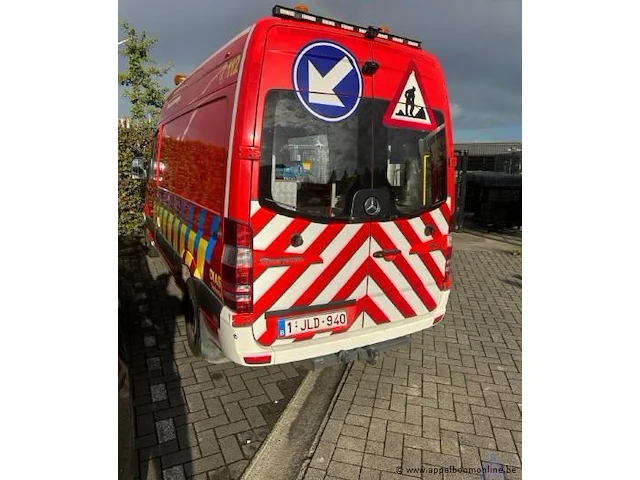 Lichte vrachtwagen, mercedes-benz sprinter, defecte motor - afbeelding 2 van  4