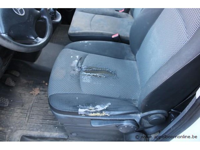 Lichte vrachtwagen mercedes benz, vito, datum 1e insch 08/14, wdf63960313784919, 2143cm³, 70kw, diesel, euro v, 189898km, inschrijvingsbewijs deel i+ii, identificatieverslag, keuring geldig tot 14/07/26 - afbeelding 4 van  20