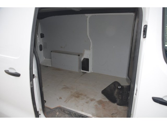 Lichte vrachtwagen peugeot expert, type: v, variant: f, versie: ahk8-b2f01e, chassisnummer: vf3vfahk8mz033146, bouwjaar: 25/03/2021, met kentekenbewijs deel i en ii , gelijkvormigheidsattest, schouwingsbewijs (verlopen) en 1 sleutel - afbeelding 26 van  30