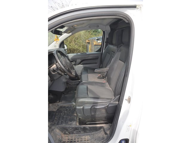 Lichte vrachtwagen peugeot expert, type: v, variant: f, versie: ahk8-b2f01e, chassisnummer: vf3vfahk8mz033146, bouwjaar: 25/03/2021, met kentekenbewijs deel i en ii , gelijkvormigheidsattest, schouwingsbewijs (verlopen) en 1 sleutel - afbeelding 27 van  30