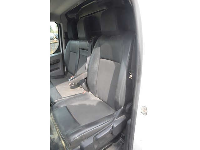 Lichte vrachtwagen peugeot expert, type: v, variant: f, versie: ahk8-b2f01e, chassisnummer: vf3vfahk8mz033146, bouwjaar: 25/03/2021, met kentekenbewijs deel i en ii , gelijkvormigheidsattest, schouwingsbewijs (verlopen) en 1 sleutel - afbeelding 29 van  30