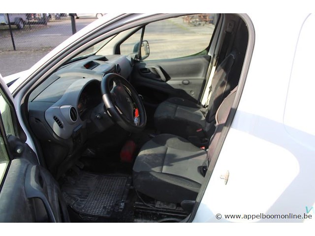 Lichte vrachtwagen peugeot, partner, vf37abhw6hj828322, 1e insch 01/12/2017, 1560cm³, 55kw, diesel, euro 6b, 204424km, kentekenbewijs deel i, keuring geldig tot 08/26, gelijkvormigheidsattest, identificatieverslag - afbeelding 10 van  14