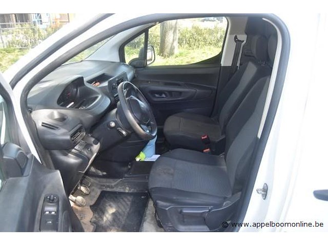 Lichte vrachtwagen peugeot, partner, vr3efbhwbkj679676, 1e insch 01/01/2019, 1560cm³, 55kw, diesel, euro 6b, 122025km, inschrijvingsbewijs deel i en ii, keuringsbewijs (geldig tot 12/06/2026), gelijkvormigheidsattest, identificatieverslag - afbeelding 2 van  19