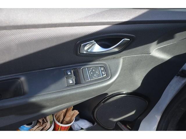 Lichte vrachtwagen renault clio, type: r, variant: 6rdf, versie: 6rdf0a, chassisnummer: vf16rdf0a57102209, bouwjaar: 16/02/2017 met kentekenbewijs deel i en ii, gelijkvormigheidsattest, verlopen schouwingsbewijs en 1 sleutel (3) - afbeelding 3 van  37