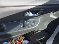 Lichte vrachtwagen renault clio, type: r, variant: 6rdf, versie: 6rdf0a, chassisnummer: vf16rdf0a57102209, bouwjaar: 16/02/2017 met kentekenbewijs deel i en ii, gelijkvormigheidsattest, verlopen schouwingsbewijs en 1 sleutel (3) - afbeelding 3 van  37