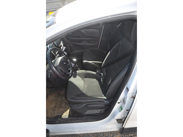 Lichte vrachtwagen renault clio, type: r, variant: 6rdf, versie: 6rdf0a, chassisnummer: vf16rdf0a57102209, bouwjaar: 16/02/2017 met kentekenbewijs deel i en ii, gelijkvormigheidsattest, verlopen schouwingsbewijs en 1 sleutel (3) - afbeelding 5 van  37