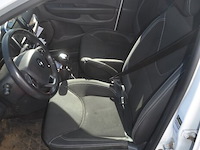 Lichte vrachtwagen renault clio, type: r, variant: 6rdf, versie: 6rdf0a, chassisnummer: vf16rdf0a57102209, bouwjaar: 16/02/2017 met kentekenbewijs deel i en ii, gelijkvormigheidsattest, verlopen schouwingsbewijs en 1 sleutel (3) - afbeelding 5 van  37