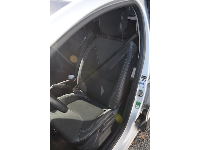 Lichte vrachtwagen renault clio, type: r, variant: 6rdf, versie: 6rdf0a, chassisnummer: vf16rdf0a57102209, bouwjaar: 16/02/2017 met kentekenbewijs deel i en ii, gelijkvormigheidsattest, verlopen schouwingsbewijs en 1 sleutel (3) - afbeelding 6 van  37