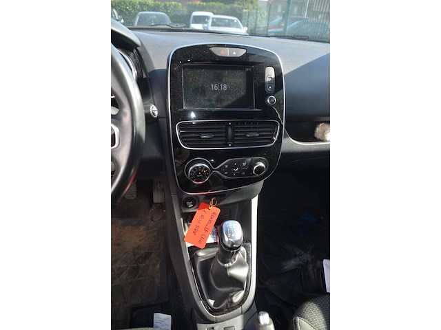 Lichte vrachtwagen renault clio, type: r, variant: 6rdf, versie: 6rdf0a, chassisnummer: vf16rdf0a57102209, bouwjaar: 16/02/2017 met kentekenbewijs deel i en ii, gelijkvormigheidsattest, verlopen schouwingsbewijs en 1 sleutel (3) - afbeelding 8 van  37