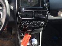 Lichte vrachtwagen renault clio, type: r, variant: 6rdf, versie: 6rdf0a, chassisnummer: vf16rdf0a57102209, bouwjaar: 16/02/2017 met kentekenbewijs deel i en ii, gelijkvormigheidsattest, verlopen schouwingsbewijs en 1 sleutel (3) - afbeelding 8 van  37