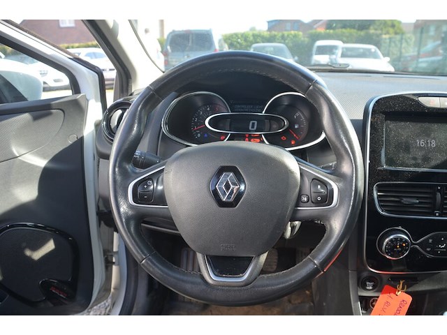 Lichte vrachtwagen renault clio, type: r, variant: 6rdf, versie: 6rdf0a, chassisnummer: vf16rdf0a57102209, bouwjaar: 16/02/2017 met kentekenbewijs deel i en ii, gelijkvormigheidsattest, verlopen schouwingsbewijs en 1 sleutel (3) - afbeelding 10 van  37