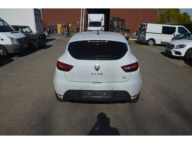 Lichte vrachtwagen renault clio, type: r, variant: 6rdf, versie: 6rdf0a, chassisnummer: vf16rdf0a57102209, bouwjaar: 16/02/2017 met kentekenbewijs deel i en ii, gelijkvormigheidsattest, verlopen schouwingsbewijs en 1 sleutel (3) - afbeelding 30 van  37