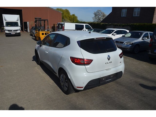 Lichte vrachtwagen renault clio, type: r, variant: 6rdf, versie: 6rdf0a, chassisnummer: vf16rdf0a57102209, bouwjaar: 16/02/2017 met kentekenbewijs deel i en ii, gelijkvormigheidsattest, verlopen schouwingsbewijs en 1 sleutel (3) - afbeelding 31 van  37