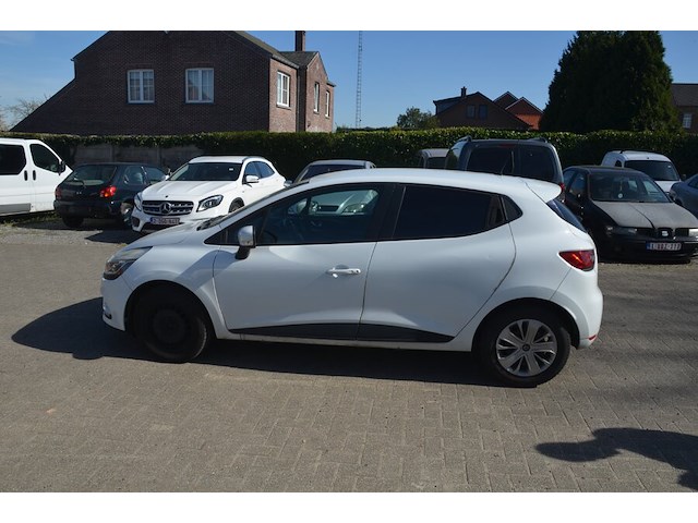 Lichte vrachtwagen renault clio, type: r, variant: 6rdf, versie: 6rdf0a, chassisnummer: vf16rdf0a57102209, bouwjaar: 16/02/2017 met kentekenbewijs deel i en ii, gelijkvormigheidsattest, verlopen schouwingsbewijs en 1 sleutel (3) - afbeelding 23 van  37