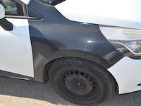 Lichte vrachtwagen renault clio, type: r, variant: 6rdf, versie: 6rdf0a, chassisnummer: vf16rdf0a57102209, bouwjaar: 16/02/2017 met kentekenbewijs deel i en ii, gelijkvormigheidsattest, verlopen schouwingsbewijs en 1 sleutel (3) - afbeelding 34 van  37