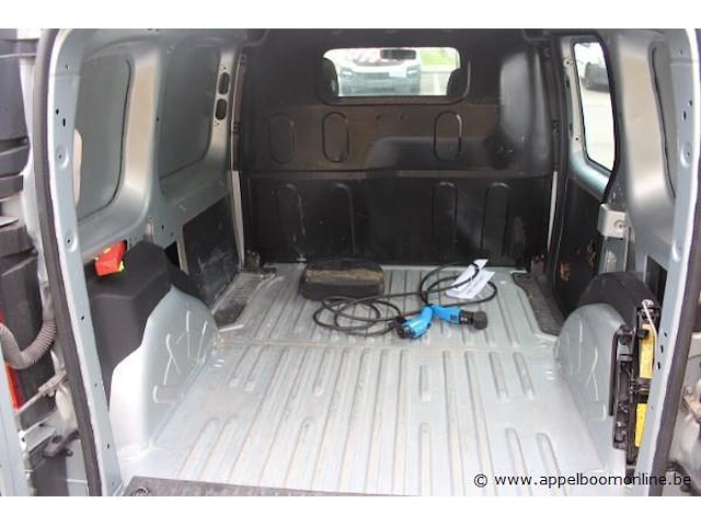 Lichte vrachtwagen renault kangoo, electrisch, datum 1ste inschrijving 12/9/2013 12vf1fw0zbc46608787, km-stand laatste keuring 58.445 - afbeelding 9 van  11