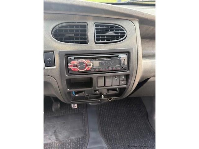 Lichte vrachtwagen - afbeelding 3 van  17