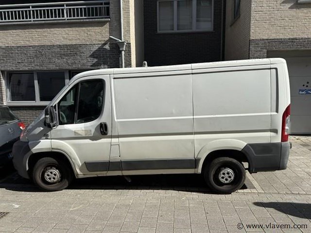 Lichte vrachtwagen - afbeelding 1 van  9